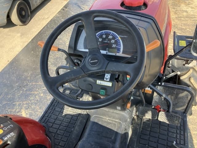 Tractor — Auction (lot 8457-51803)