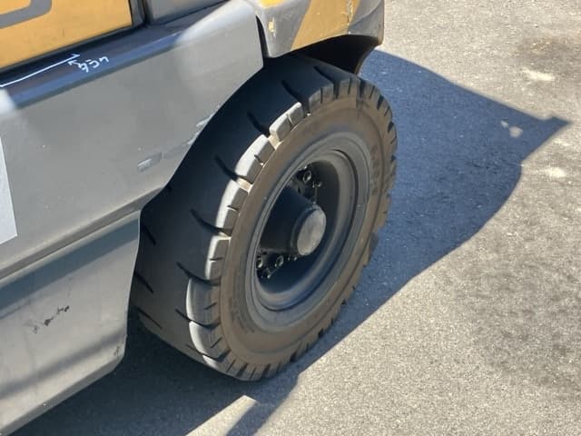 Forklift — Auction (lot 8457-52023)