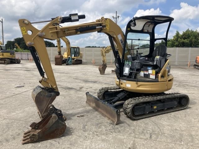 MINI EXCAVATOR — Auction (lot 8457-58)