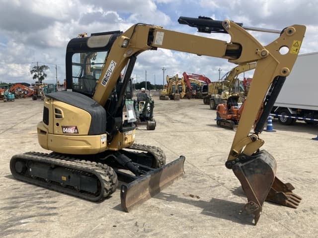 MINI EXCAVATOR — Auction (lot 8457-58)