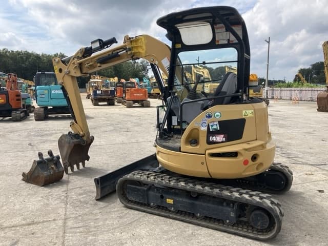 MINI EXCAVATOR — Auction (lot 8457-58)