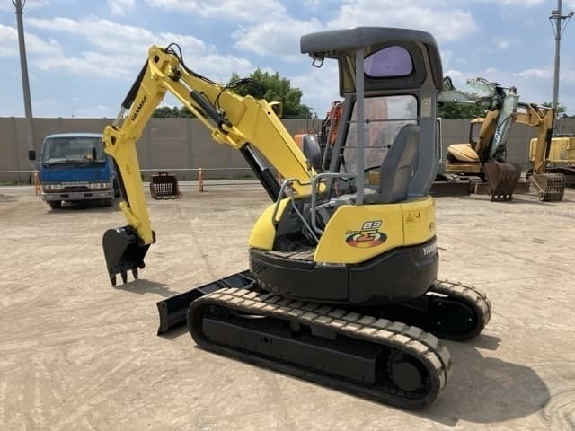 MINI EXCAVATOR — Auction (lot 8457-588)