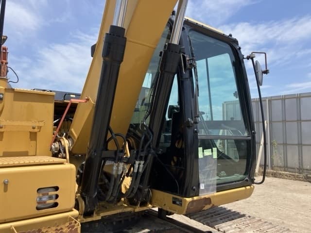 EXCAVATOR — Auction (lot 8457-624)