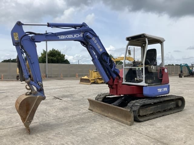 MINI EXCAVATOR — Auction (lot 8457-63)