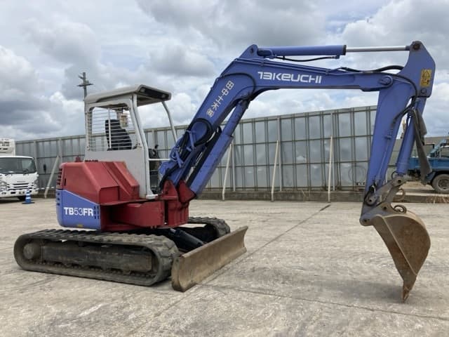 MINI EXCAVATOR — Auction (lot 8457-63)