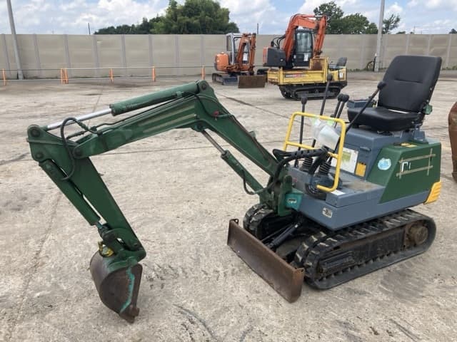 MINI EXCAVATOR — Auction (lot 8457-64)