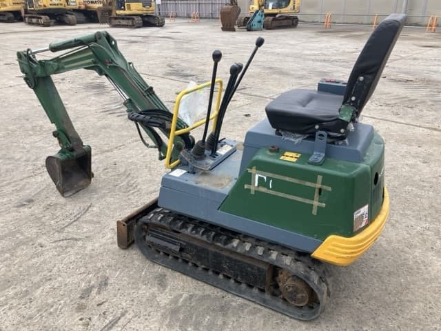 MINI EXCAVATOR — Auction (lot 8457-64)