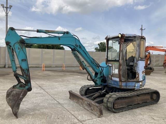 MINI EXCAVATOR — Auction (lot 8457-68)