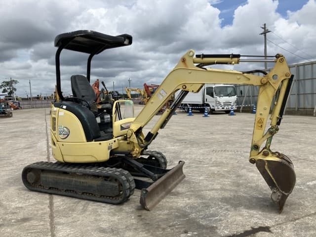 MINI EXCAVATOR — Auction (lot 8457-73)