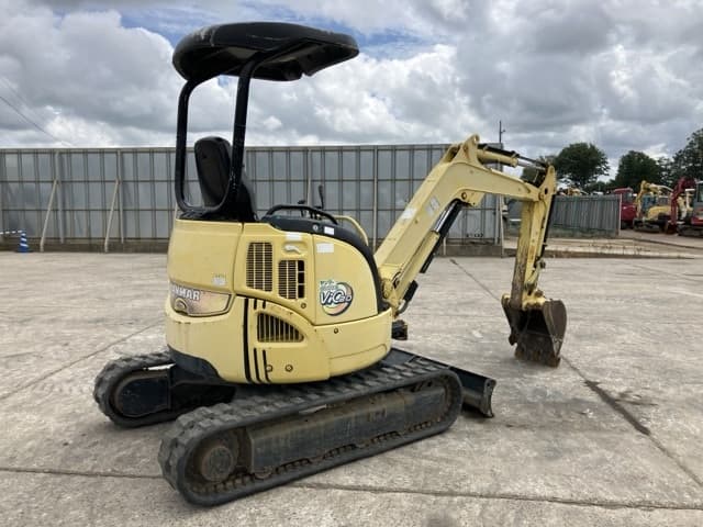 MINI EXCAVATOR — Auction (lot 8457-73)