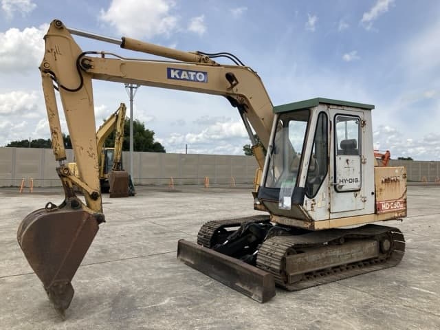 EXCAVATOR — Auction (lot 8457-79)