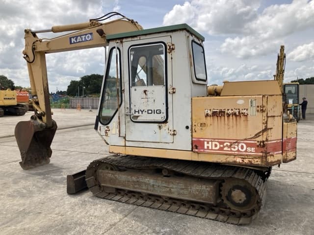 EXCAVATOR — Auction (lot 8457-79)