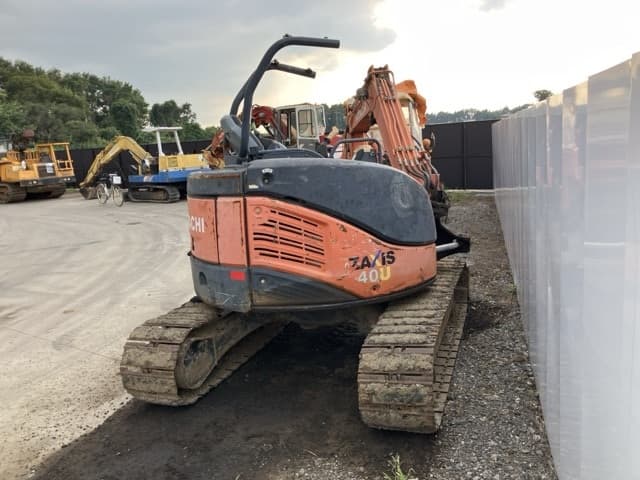 MINI EXCAVATOR — Auction (lot 8457-810)
