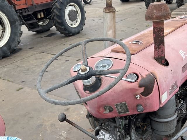 Tractor — Auction (lot 8457-8102)