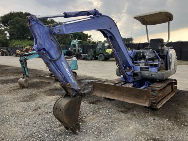 MINI EXCAVATOR — Auction (lot 8457-817)