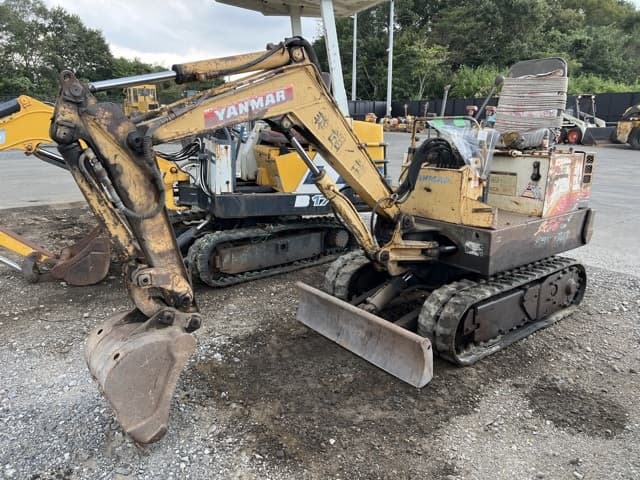 MINI EXCAVATOR — Auction (lot 8457-818)