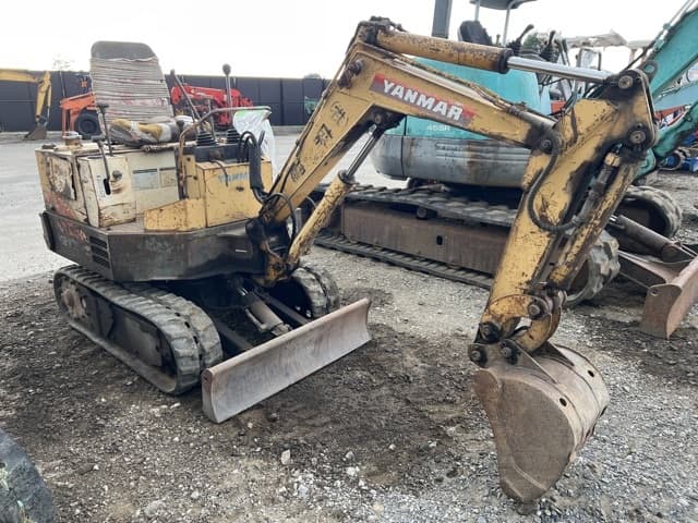 MINI EXCAVATOR — Auction (lot 8457-818)