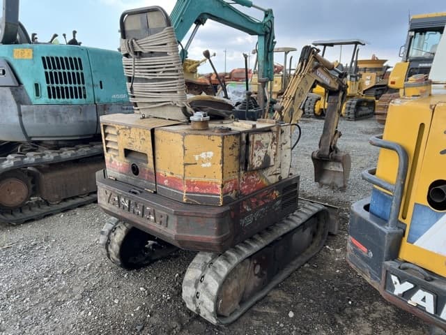 MINI EXCAVATOR — Auction (lot 8457-818)