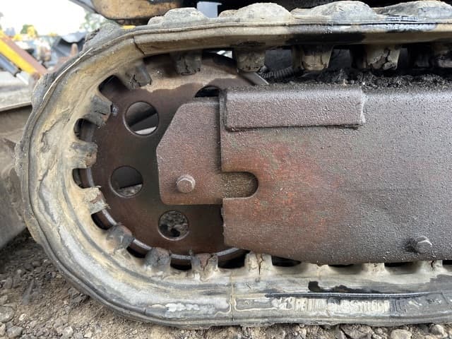 MINI EXCAVATOR — Auction (lot 8457-818)