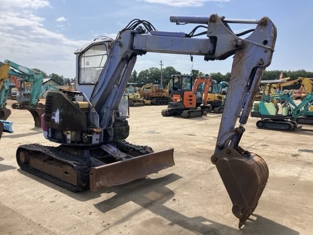 MINI EXCAVATOR — Auction (lot 8457-821)