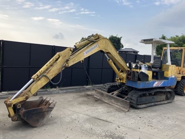 MINI EXCAVATOR — Auction (lot 8457-826)