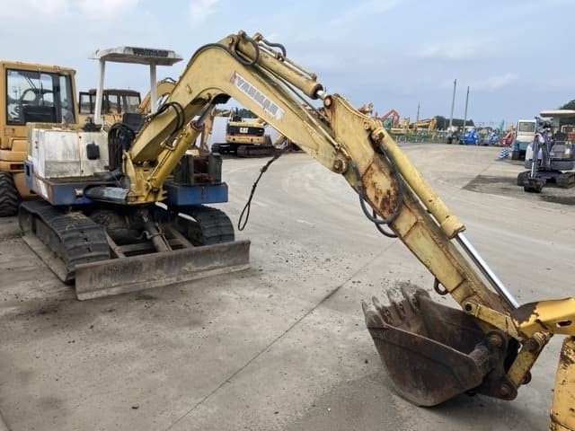 MINI EXCAVATOR — Auction (lot 8457-826)