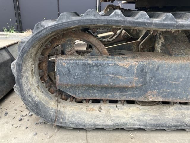 MINI EXCAVATOR — Auction (lot 8457-826)