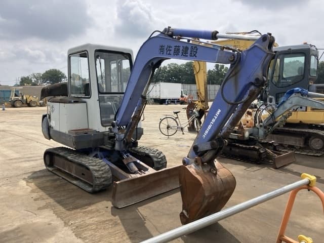MINI EXCAVATOR — Auction (lot 8457-833)