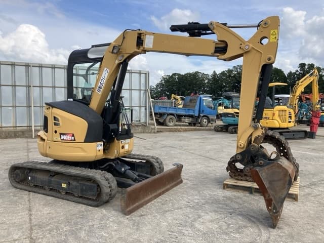 MINI EXCAVATOR — Auction (lot 8457-94)