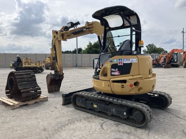 MINI EXCAVATOR — Auction (lot 8457-94)