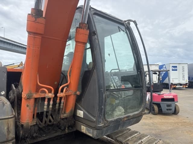 EXCAVATOR — Auction (lot 8458-10005)