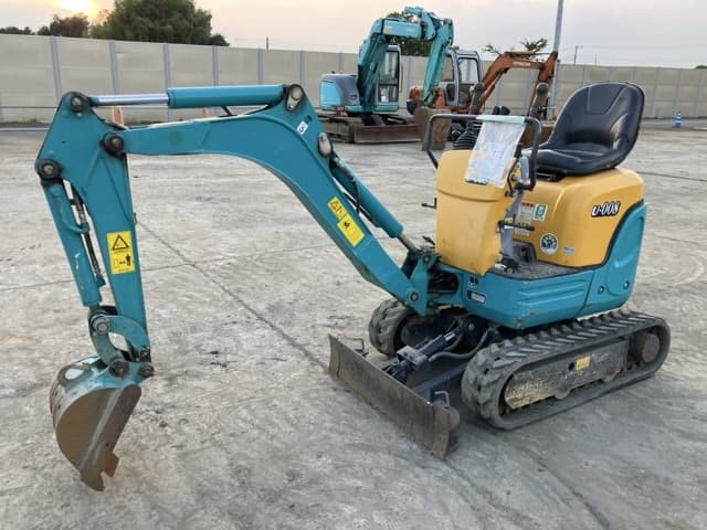 MINI EXCAVATOR — Auction (lot 8458-122)