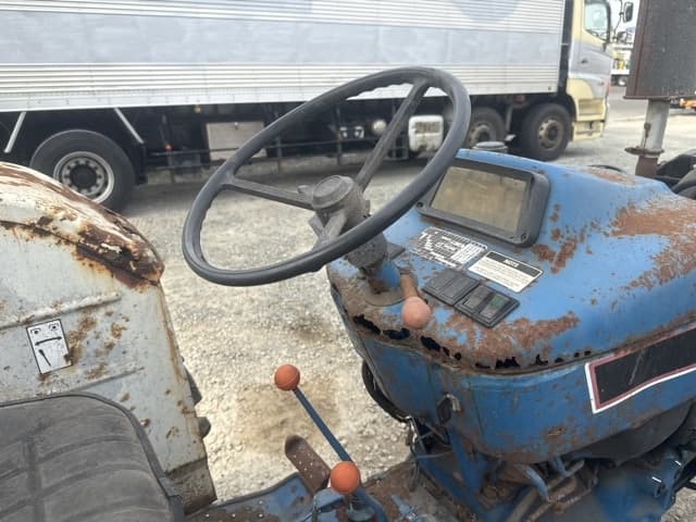Tractor — Auction (lot 8458-13801)