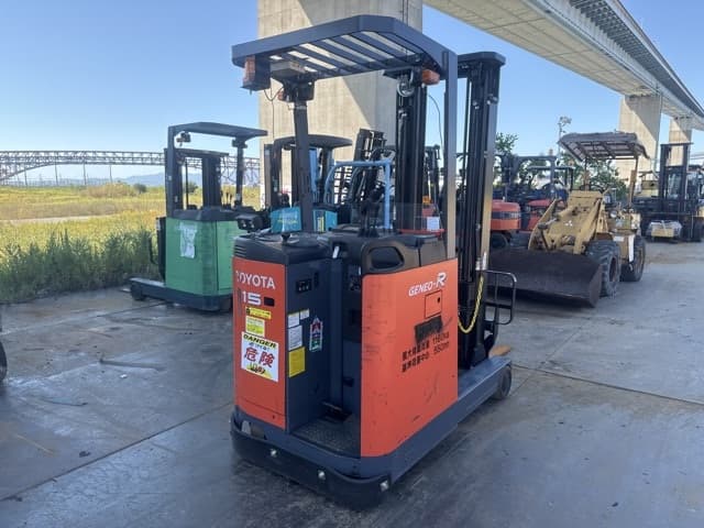 Reach Forklift — Auction (lot 8458-14002)