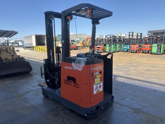 Reach Forklift — Auction (lot 8458-14002)