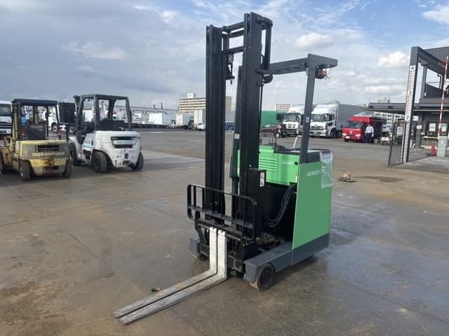 Reach Forklift — Auction (lot 8458-14018)