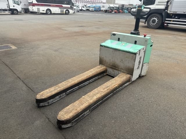 Battery Forklift — Auction (lot 8458-14020)