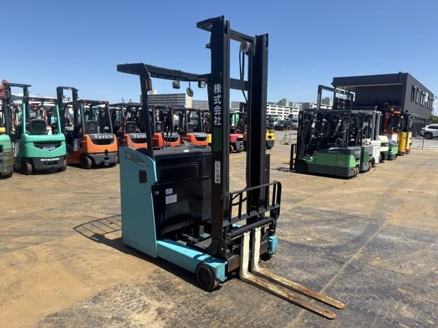 Reach Forklift — Auction (lot 8458-15002)
