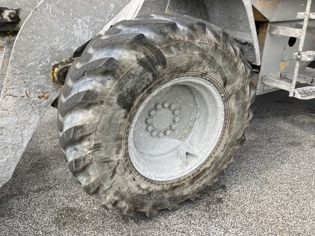 WHEEL LOADER — Auction (lot 8458-151)