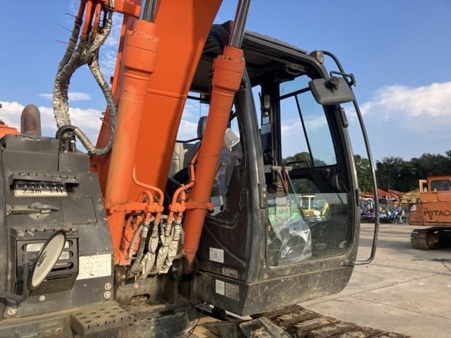 EXCAVATOR — Auction (lot 8458-154)