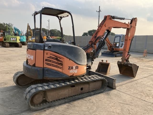 MINI EXCAVATOR — Auction (lot 8458-158)
