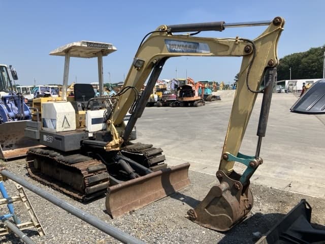 MINI EXCAVATOR — Auction (lot 8458-1802)