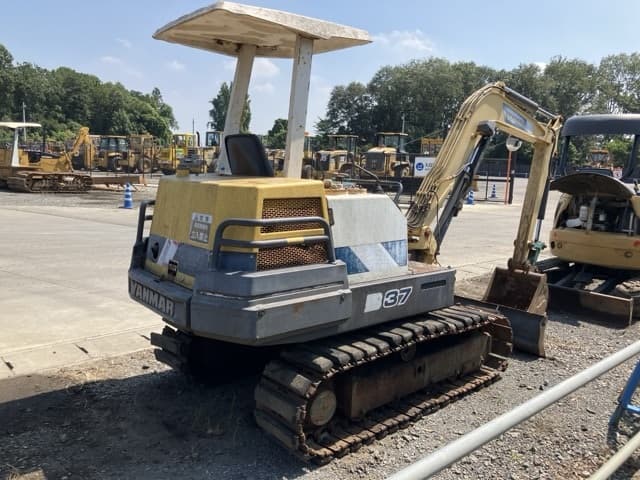 MINI EXCAVATOR — Auction (lot 8458-1802)
