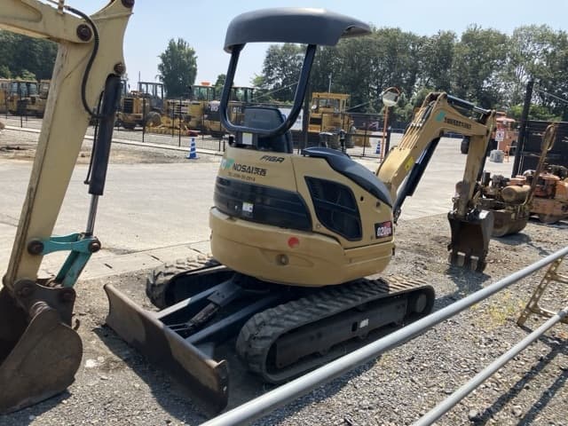 MINI EXCAVATOR — Auction (lot 8458-1803)