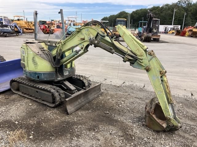 MINI EXCAVATOR — Auction (lot 8458-1814)