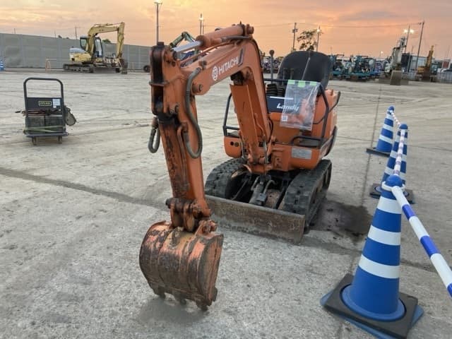 MINI EXCAVATOR — Auction (lot 8458-1817)