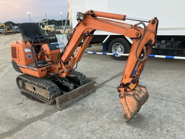 MINI EXCAVATOR — Auction (lot 8458-1817)