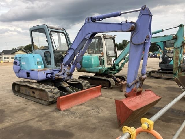 MINI EXCAVATOR — Auction (lot 8458-1820)