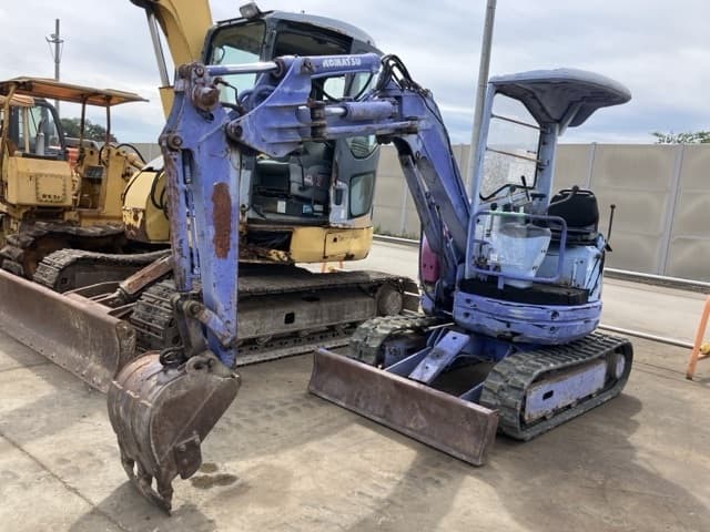 MINI EXCAVATOR — Auction (lot 8458-1821)