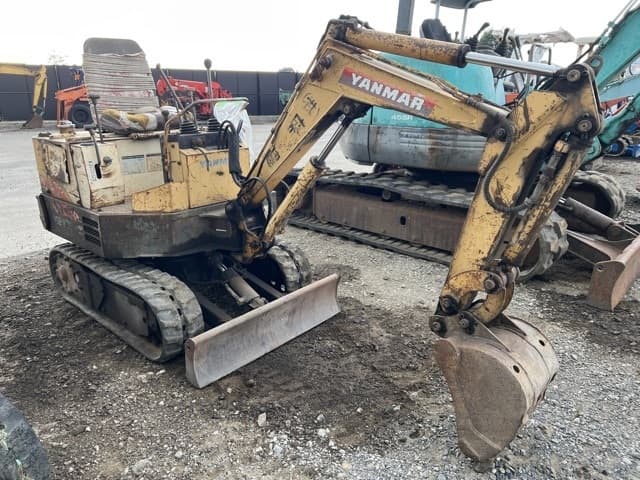 MINI EXCAVATOR — Auction (lot 8458-1830)